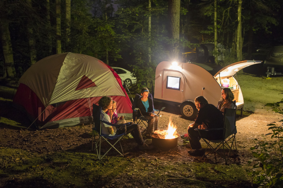 famille au camping 4 etoiles Die