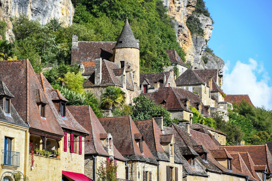 Quels sont les hébergements insolites à louer l'été dans les campings d Dordogne ?