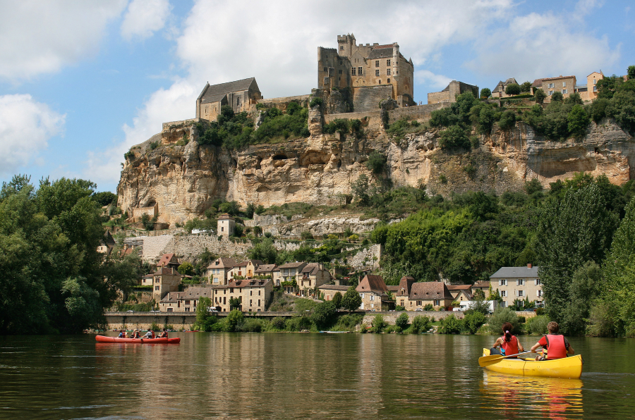 Votre guide complet pour un séjour en camping en Dordogne avec accès direct à la rivière